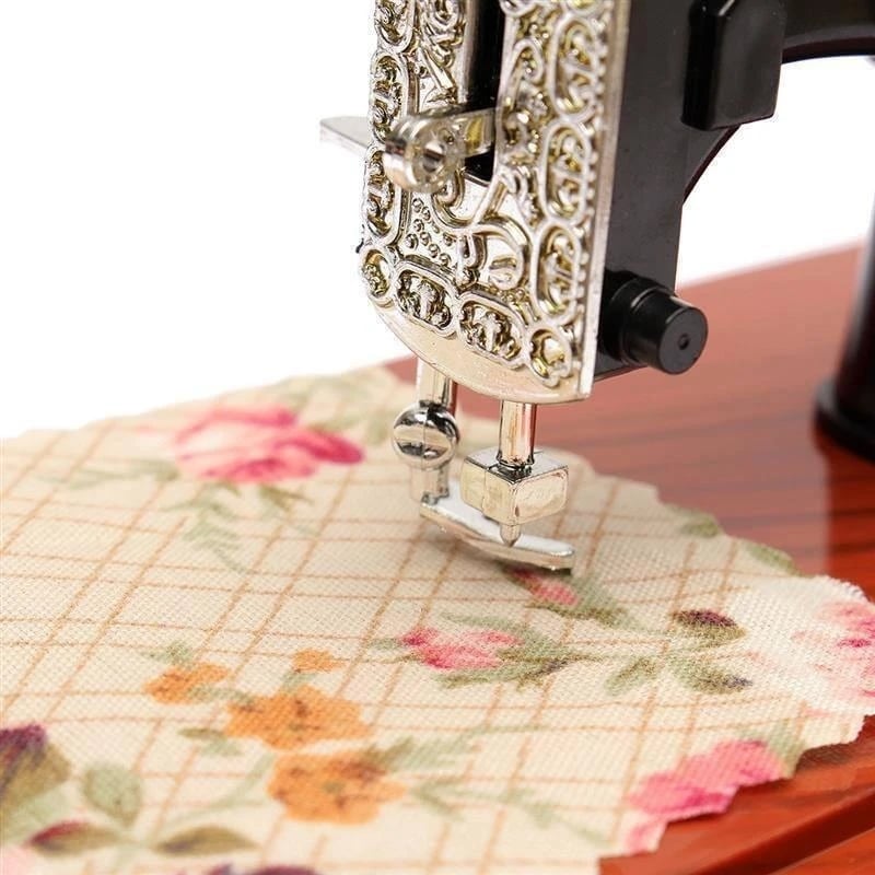 🔥Limited-time discount of 49%🔥Vintage Sewing Machine Design Music Box🎶